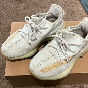 Adidas Yeezys boost 350 V2 hyperspace